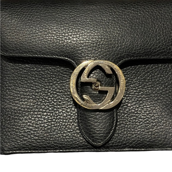 Gucci Interlocking GG crossbody bag w/ chain - Picture 2 of 8